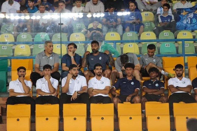 فرتاک ورزشی: ✅ هافبک استقلال همچنان دور از ترکیب آبیپوشان 🔵 مهران احمدی، هافبک تیم فوتبال استقلال به دلیل مصدومیت در دوره آمادهسازی