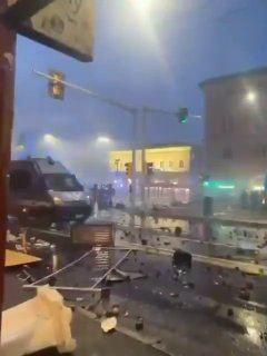 אתמול בבולוניה שחררו צעירים איטלקים את פלסטין, הם אומרים. המידע עובר אימות.