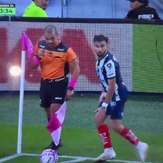 דייגו רוסי ממונטרי המקסיקנית ממש התחיל להעמיד פנים, נגח את השופט עצמו לקרן הימורים חינם ללא הפקדה לרישום