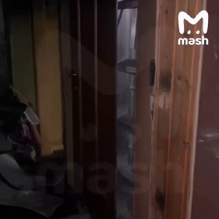 Самоподжог совершила пенсионерка, которую развели по схеме Долиной в Москве.По данным Mash, всё произошло в квартире на Менжинского (северо-восток столицы). Во время разговора с сотрудниками ФССП она взяла розжиг, облила себя и подожгла.Предварительно, у н