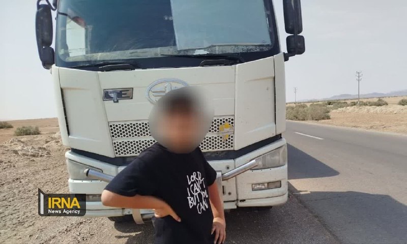 تین نیوز - مرجع حمل و نقل: توقیف کشنده فاو با رانندگی نوجوان ۱۵ ساله در محور جرقویهرئیس پلیس راه استان اصفهان:🔹مأموران پلیس راه حین کنترل و پایش مح