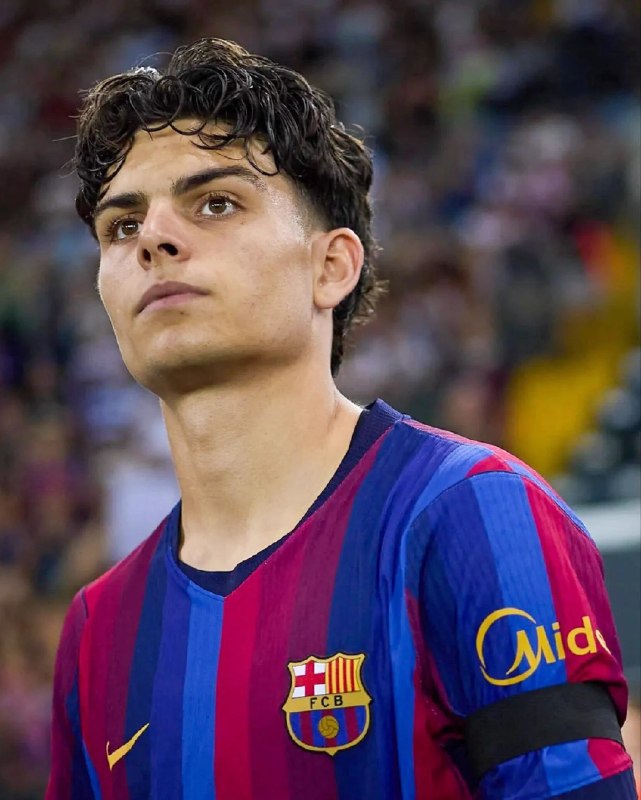BistodoTweet | بیست و دو ⚽: این مدل بازیکنا برای فلیک طلا هستن؛ چندپسته، باهوش و آماده‌ی بازی تو ریتم بالا.شاید تو نگاه اول ستاره عجیب غریبی بنظر نی