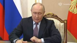 Путин выступает на совещании Совбеза РФ. Президент назвал удар по ростовскому авиацентру терактом и заявил, что атака Киева могла поставить под угрозу гражданскую авиацию. Собрали основное:— Авиадиспетчеры сработали профессионально и не допустили трагедии 