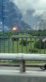 Some more footage from Moscow, aftermath of the Ukrainian mass drone attack on the Moscow Oil Refinery.