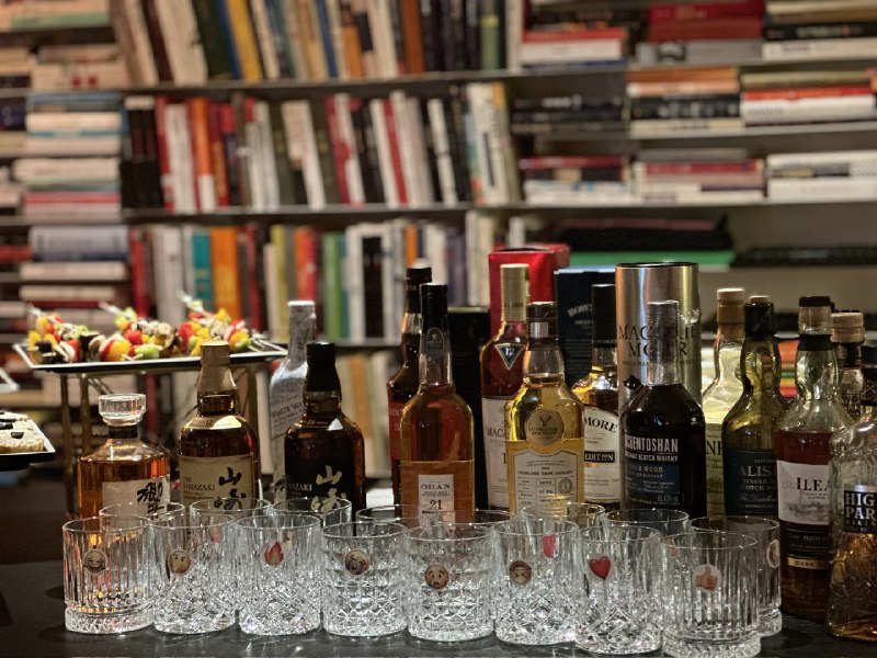 以酒会友，AI x Whisky，感谢@hidecloud @林俊旸 @海辛Hyacinth @Simon阿文 @奥古斯书 @张北汀 @莫妮卡同学 @黄星月stella @PeakJi以酒会友，AI x Whisky，感谢@hidecloud @林俊旸 @海辛Hyacinth @Simon阿文 @奥古斯书 @张北汀 @莫妮卡同学 @黄星月stella @PeakJi