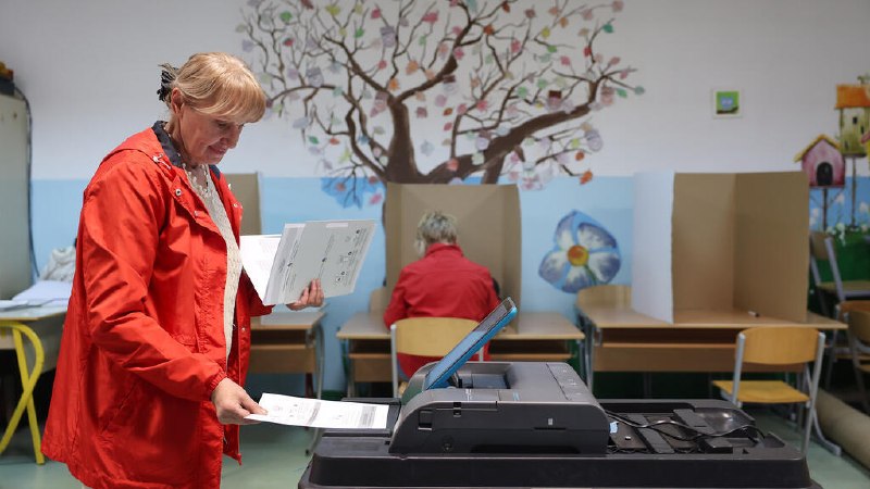 Bosnians vote as a pro-Russian politician looms large over race