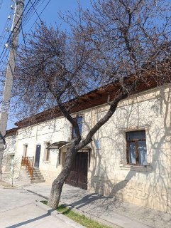 Shoshilinch xovli sotiladi. 4 sotix, xovli o'zimniki, zarur sotayapman.