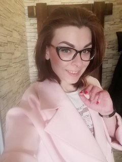 В Омске умерла зоозащитница Валерия Белова, на которую месяц назад на улице напали двое мужчин и натравили стаффордширского терьера на нее и ее собак. О смерти 35-летней Беловой в соцсетях сообщила ее мать.Ранее Белова рассказывала, что нападение произошло