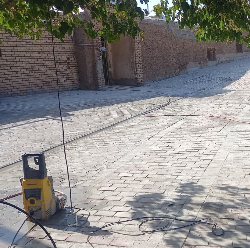 بجستان فردا: 🔹🔸 ساماندهی، بهسازی و زیباسازی معابر روستای حسین آباد با اجرای تایلفرش.🔹 روستای حسین آباد، با جمعیت ساکن حدود ۲۰ خانوار،