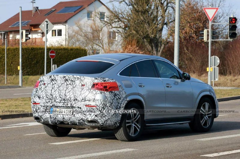 Обновленный Mercedes-Benz GLE получит новую оптику с трехлучевыми звездами 3