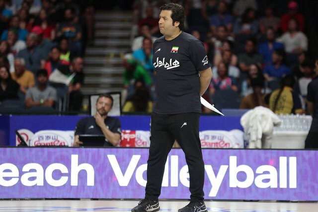 خبرگزاری صداوسیما: 🏐 مربی ایرانی روی نیمکت قهرمان والیبال انگلیس🔹علیرضا طلوع‌کیان، مربی باسابقۀ والیبال ایران با باشگاه جاینتز لندن به تواف