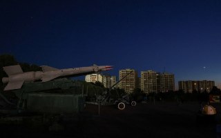 Севастополь не получается обеспечить светом даже по графикуГрафиков отключений электричества в Севастополе сейчас не существует, мощностей не хватило даже на режим «два через шесть». Об этом сообщил «глава» аннексированного города Михаил Развожаев.В первую