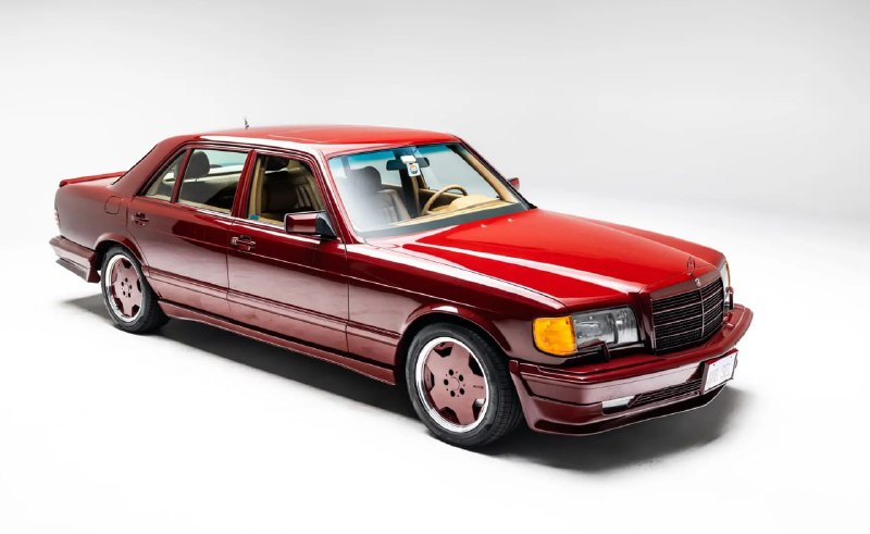 Уникальный Mercedes W126 AMG продают за $200 000