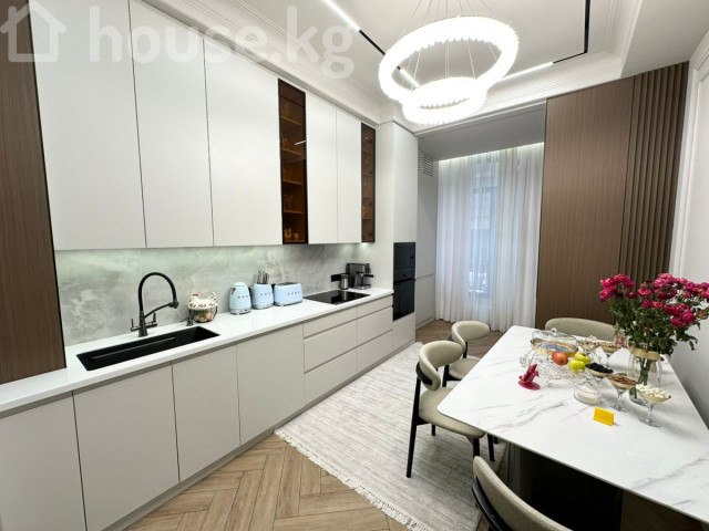 Продажа, квартира, 4-комн., 137 м2Адрес: Бишкек, АУЦА, Токомбаева, 15/12Цена: $390 000 (34 160 100 сом)Жилой комплекс: Клубный городок Ницца RESIDENCE в БишкекеТип предложения: от собственникаСерия: э