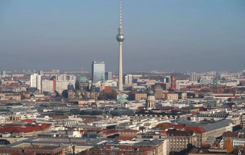 The victory of the left became problematic; Berlin's withdrawal from the Olympics candidacy