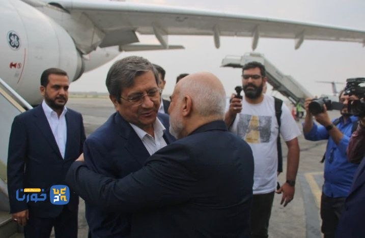 خبرگزاری خورنا: 🔴رئیس بانک مرکزی وارد خوزستان شد 🔹عبدالناصر همتی رئیس بانک مرکزی ساعتی پیش با استقبال استاندار خوزستان وارد اهواز شد.🔻لی