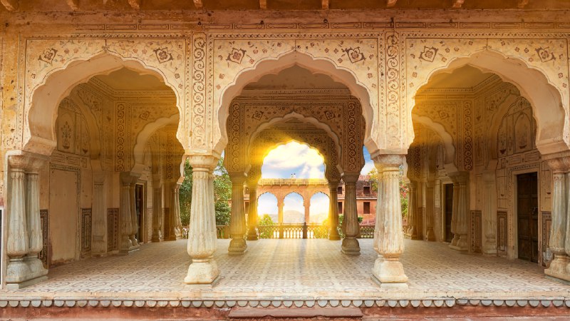 Pillars of the pastSattais Katcheri (Court of 27 Pillars), Amber Fort, Rajasthan, India (© Yury Taranik/Shutterstock)