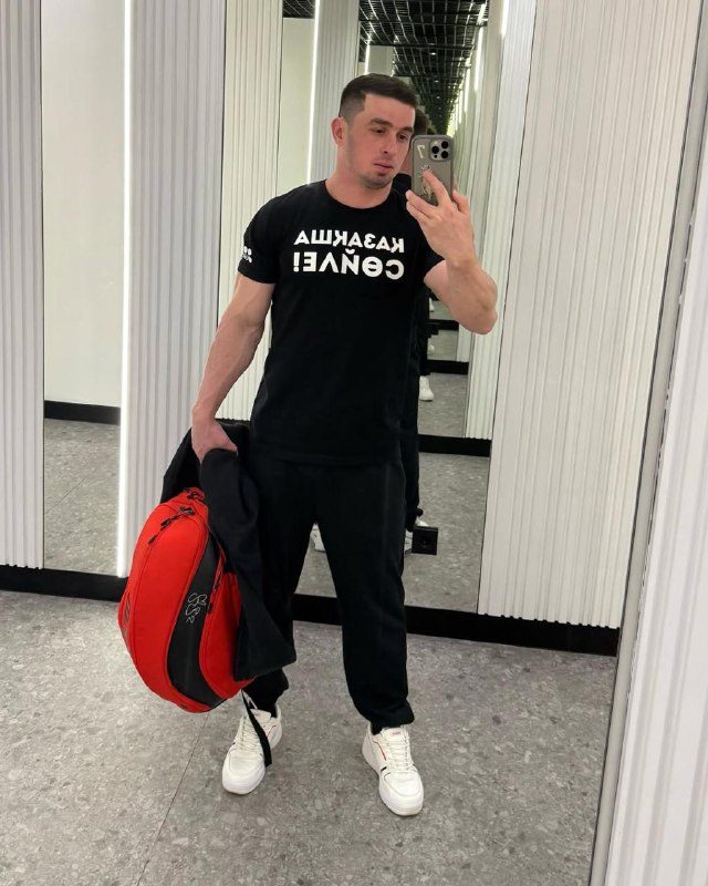 Казахстан приостановил экстрадицию в Россию чеченского активиста Мансура МовлаеваВерховный суд Казахстана постановил, что экстрадиция активиста в Россию невозможна, пока рассматривается вопрос о его статусе беженца. Запись с заседания суда опубликовала адв