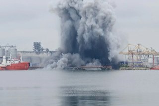 Румыния призвала Украину запрограммировать морские дроны на самоподрыв, чтобы они не попадали в румынские воды Министр обороны Румынии Раду Мируцэ предложил обратиться к Украине с просьбой перепрограммировать морские дроны, чтобы пресечь их попадание в рум