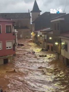 🇮🇱 עוד תיעוד מההצפות הגדולות שהיו בשבת בספרד, הפעם בעיר מדריגראס שבמחוז אלבסטה. ככה זה כשהאל ניניו יוצא משליטה. שלמה מזג אוויר.