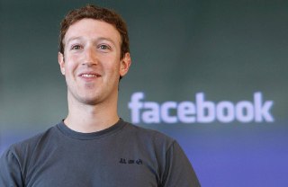 Глава американской компании Anthropic Дарио Амодеи призвал замедлить темпы разработки ИИ. Он опубликовал на своем сайте большой пост:  • Меня убедили две вещи. Во-первых, развитие ИИ ускорилось, выросла способность ИИ создавать следующее поколение ИИ. Если