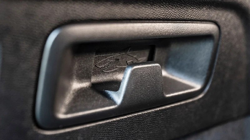 Opel спрятал «акул» в Astra 3
