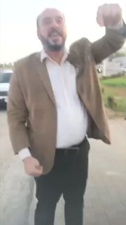 פופולרי: שיר מאת ד"ר מואטסם אל-חרירי לאחר שובו לבוסרה אל-חריר לאחר 32 שנות גלות הרופא הוא מחבר השיר הראשון…