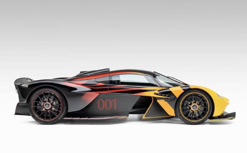 На продажу выставили ультраредкий Aston Martin Valkyrie с пробегом всего 106 км. 2