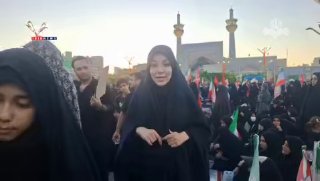 🎦 אנשים ממתינים לקיים תפילות על גופתו של מנהיג האומה ההרוג במקדש האימאם רזה (AS).