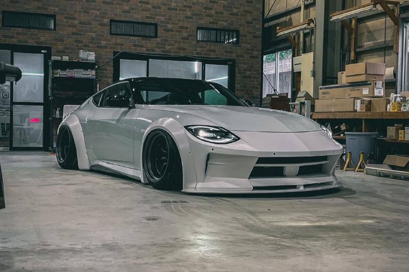 Liberty Walk собрала первое купе Nissan Z в обвесе собственной разработки
