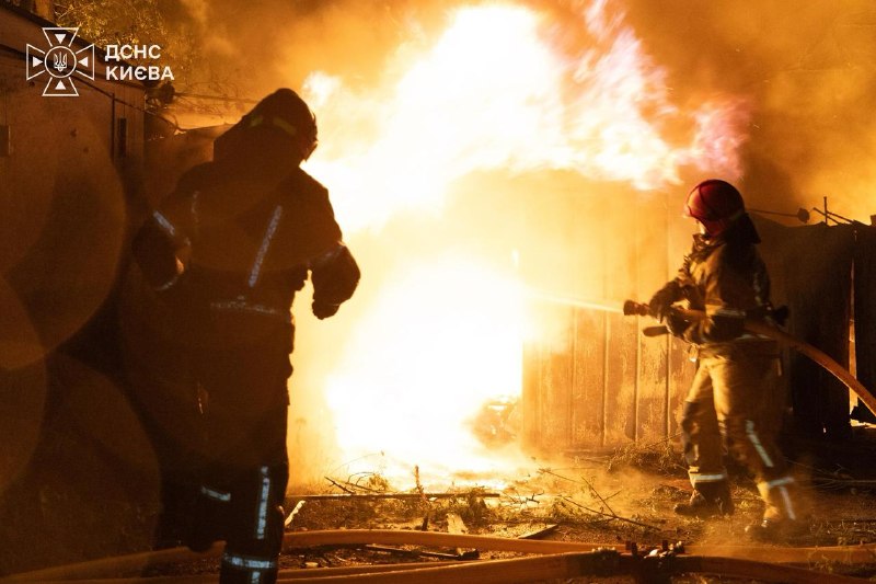 В ДСНС показали наслідки ворожої атаки на Київ