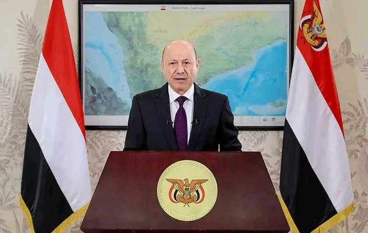 رئيس مجلس القيادة الرئاسي د. رشاد العليمي يؤكد أن تحسين معيشة المواطنين وتعزيز حضور مؤسسات الدولة يمثلان أولوية قصوى، متعهدًا بمواصلة الإصلا