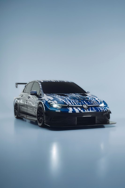 Volkswagen показал заряженный Golf R специально для участия в марафоне «24 часа Нюрбургринга». 2
