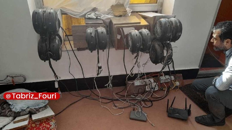 تبریز فوری: کشف ۱۵ ماینر غیرمجاز در عجب شیر🔹مأموران مدیریت توزیع نیروی برق عجبشیر در اوج گرمای تابستان و افزایش مصرف برق، موفق به ش