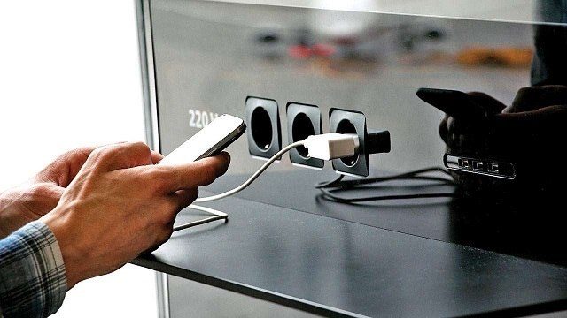 دیده بان ایران: 🔴 نوجوانان بیش از ۹ ساعت از روز را به صفحه نمایش تجهیزات الکترونیکی نگاه می‌کنند🔹️ مشاور دبیر شورای عالی فضای مجازی با ا
