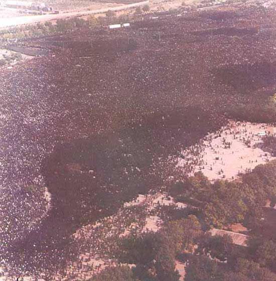 - לעיון: הלווייתו של האימאם חומייני ב-1989 משכה 10.2 מיליון איש בעיר טהראן לבדה