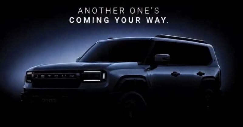 904 сил и 1 135 Нм в семейном SUV — не опечатка, а новый Jetour G700, который уже тизерят к KLIMS 20