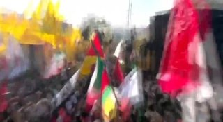 סצנות נוספות של גופתו ההרוגה של האימאם בין המוני אבלים בנג'ף אל-אשרף