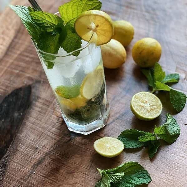 یاشیل وطن _ اخبار روز: 🔰 داشتن نفس خوشبو‼️ 🍋 ترکیب آب با لیموترش یک درمان مناسب و طبیعی برای رفع #دندان_درد و همچنین مقابله با آسیب لثه ها می ب