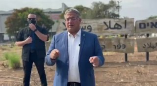 תרגום קודס ל"בן עפיר" מהכניסה ליישוב כפר קאסם בפנים הכבושים: "שיעורי ההצבעה בקהילה הערבית מאוד גבוהים ומטור…