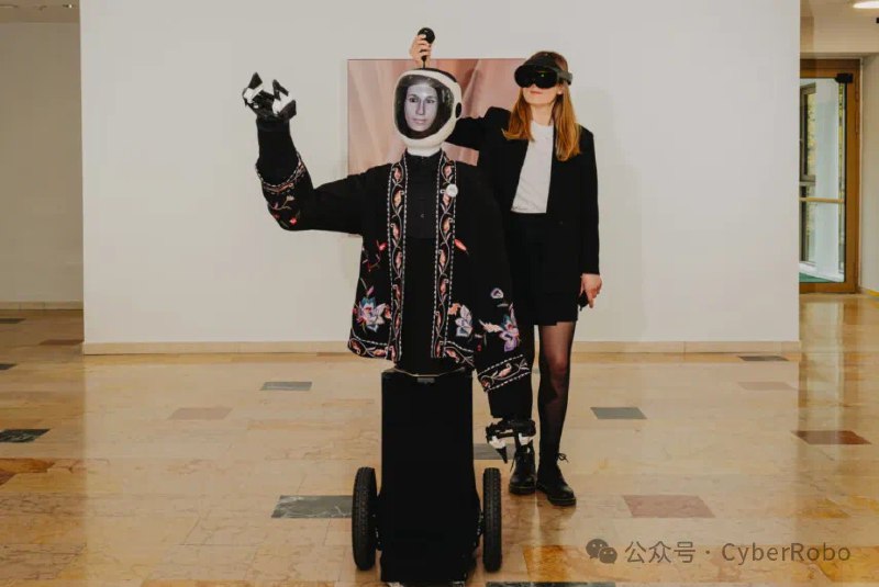 🤖「养老人形机器人：Robody 正进入家庭远程护理」🏡德国初创公司Devanthro推出的Robody人形机器人，旨在通过远程操控为家庭提供24/7的老年护理，帮助老人尊严地在家中生活