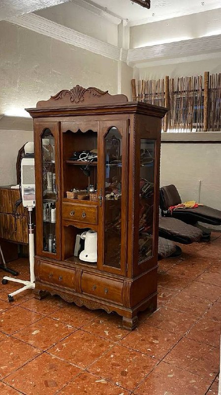 Легендарный салон Y.S. park в Токио 💘Стульчик для парикмахера, как язык любвиЛегендарный салон Y.S. park в Токио 💘Стульчик для парикмахера, как язык любви