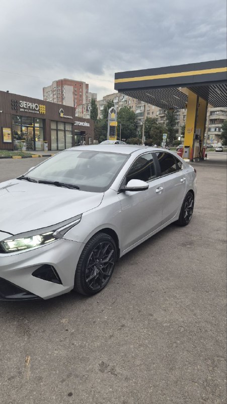 Продам kia cerato 2021 конец - модельный ряд 2022 в идеальном состоянии + комплект зимней резиной на дисках, все вопросы по телефону 89889459317 - фотография - 3