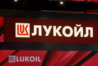 «Лукойл» сообщил об убытке в 1 трлн рублей по итогам 2025 годаЧистый убыток «Лукойла» по МСФО составил в 2025 году 1,06 трлн рублей. При этом в 2024 году чистая прибыль компании составила 851,5 млрд рублей, пишет «Коммерсант».Выручка снизилась на 15% по ср