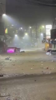 גשמים עזים הובילו לשיטפונות באי פוקט שבתאילנד, האהוב על תיירים רוסים רבים. הגשם צפוי להימשך לאורך כל השבוע…