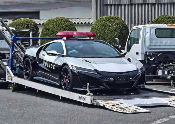 У полиции Японии появился новый суперкар Honda NSX — это подарок от фаната гонок. 3