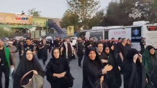 🎦 מבול של אנשים נכנסו למסגד בטהרן כדי להיפרד אחרונה ולהתפלל על גופתו של מנהיג המהפכה המעונה
