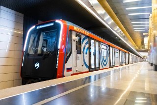 Первый участок Рублево-Архангельской линии метро открыли в Москве. Пока это пять станций: уже знакомые "Деловой центр", "Шелепиха" + три новые: "Звенигородская", "Народное Ополчение" и "Бульвар Генерала Карбышева".По данным транспортных аналитиков, станции