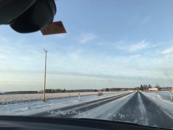芬蘭雪地自駕遊攻略（租車比價、雪地駕車、租車保險一次看完）