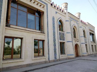 Продается здание возле речки
